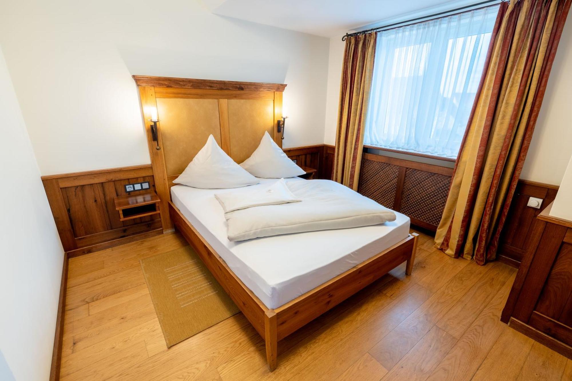 Hotel Hirsch Neu-Ulm Exterior photo